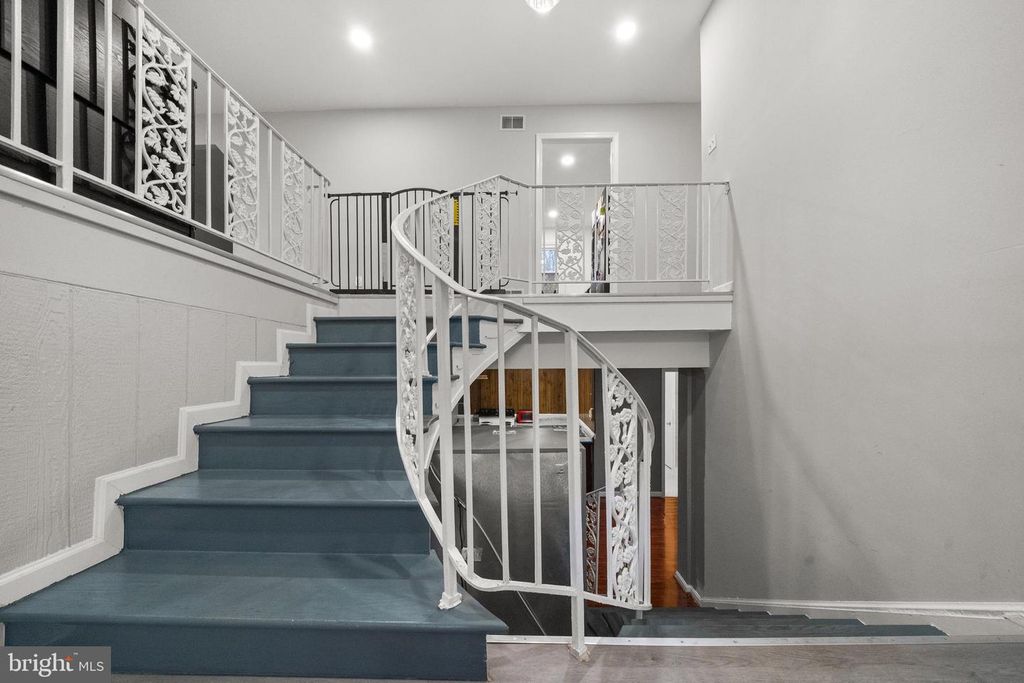 Image 8 of property listing at 8304 ALLENTOWN RD, Fort Washington, MD 20744