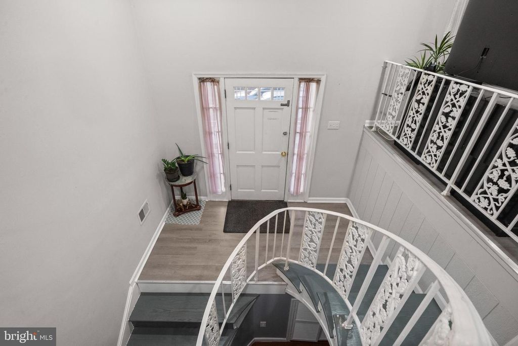 Image 9 of property listing at 8304 ALLENTOWN RD, Fort Washington, MD 20744