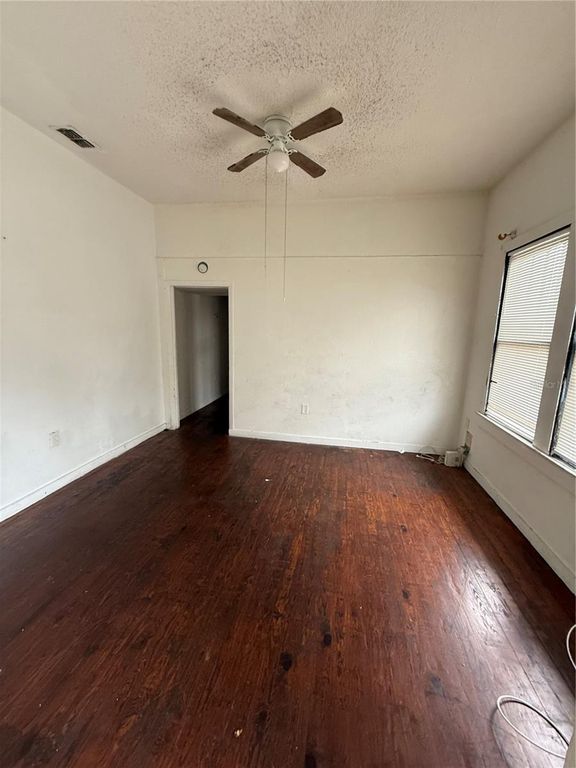 Image 13 of property listing at 2922 N 12TH STREET, Tampa, FL 33605