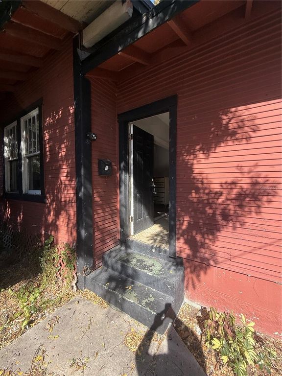 Image 30 of property listing at 2922 N 12TH STREET, Tampa, FL 33605