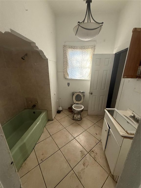 Image 7 of property listing at 2922 N 12TH STREET, Tampa, FL 33605