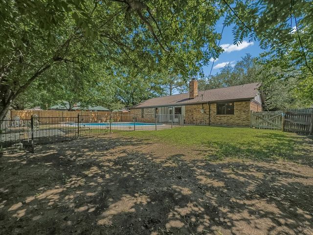 777 NW Charlyne Drive, Burleson, TX 76028