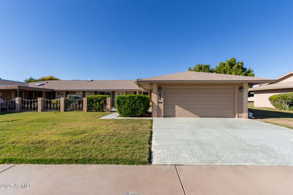 10427 W ROUNDELAY Circle, Sun City, AZ 85351