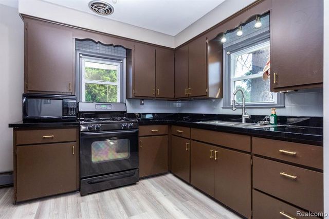 5555 Botsford Avenue, Sterling Heights, MI 48310
