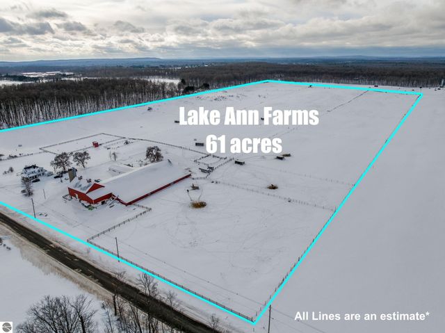 2526 Lake Ann Road, Interlochen, MI 49643
