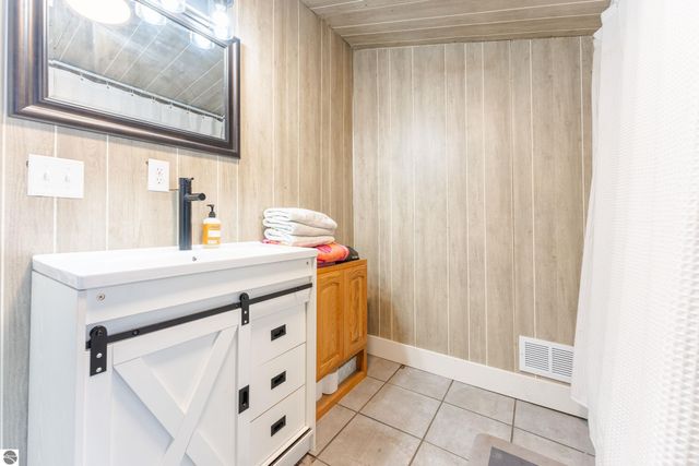 2526 Lake Ann Road, Interlochen, MI 49643