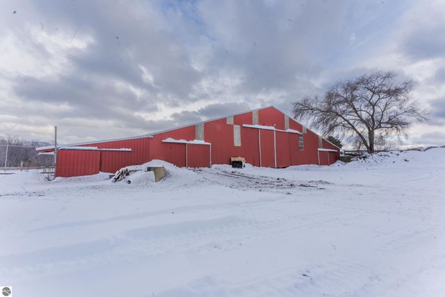 2526 Lake Ann Road, Interlochen, MI 49643