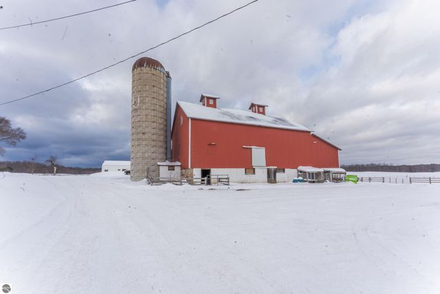 2526 Lake Ann Road, Interlochen, MI 49643