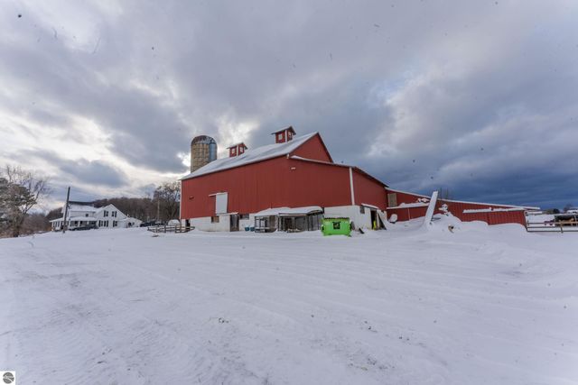 2526 Lake Ann Road, Interlochen, MI 49643