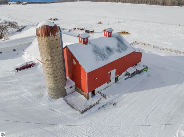 2526 Lake Ann Road, Interlochen, MI 49643