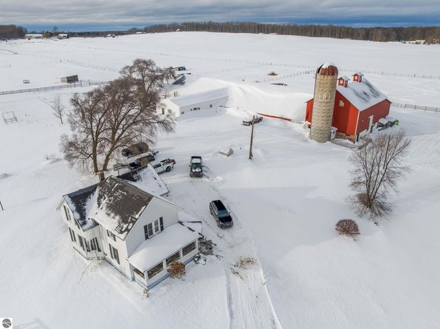 2526 Lake Ann Road, Interlochen, MI 49643