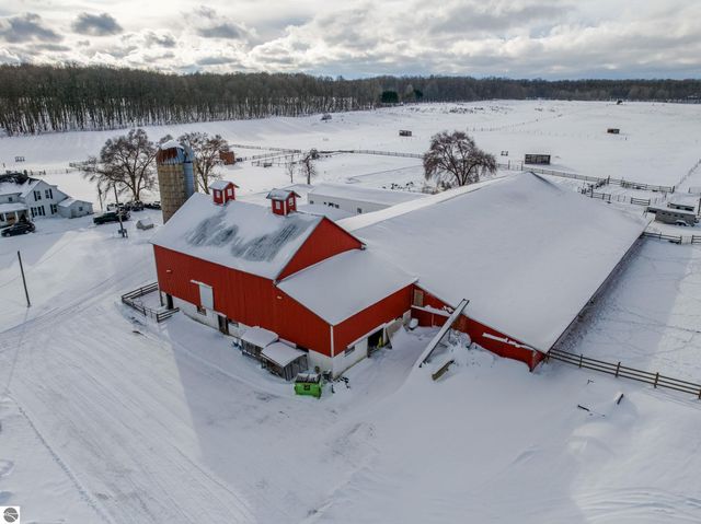 2526 Lake Ann Road, Interlochen, MI 49643