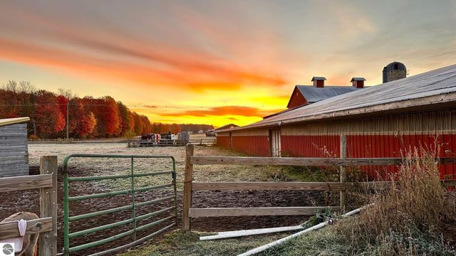 2526 Lake Ann Road, Interlochen, MI 49643