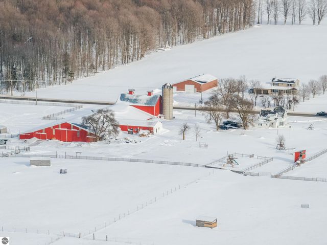 2526 Lake Ann Road, Interlochen, MI 49643