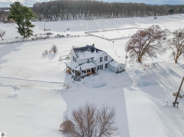 2526 Lake Ann Road, Interlochen, MI 49643