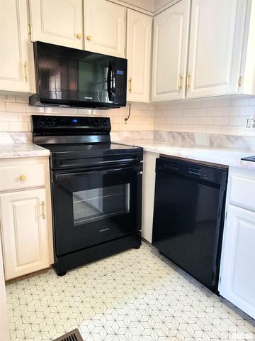 2217 CRESTVIEW Drive, Pekin, IL 61554