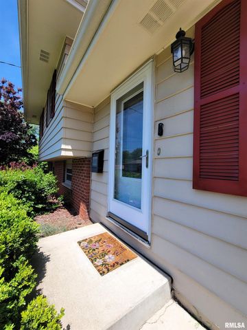 2217 CRESTVIEW Drive, Pekin, IL 61554
