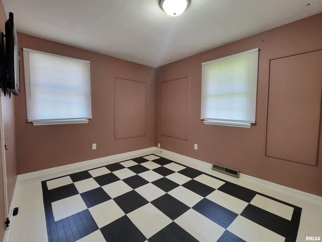 2217 CRESTVIEW Drive, Pekin, IL 61554