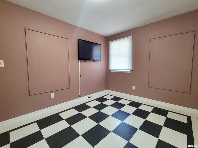 2217 CRESTVIEW Drive, Pekin, IL 61554