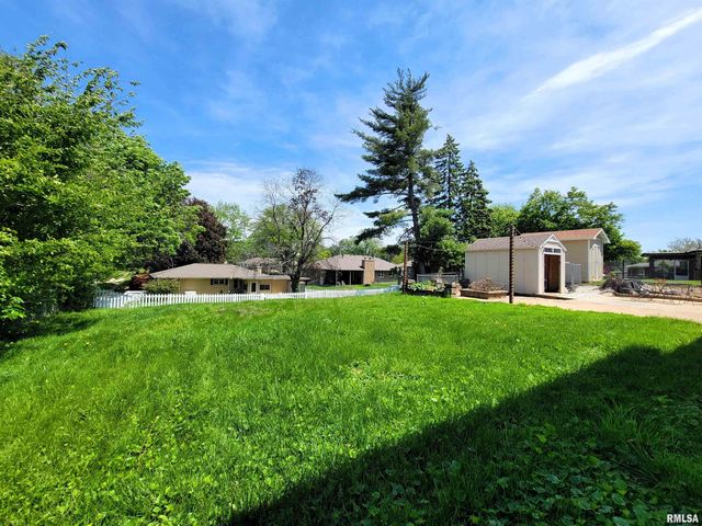 2217 CRESTVIEW Drive, Pekin, IL 61554