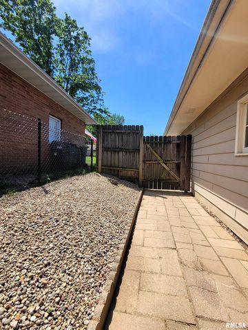2217 CRESTVIEW Drive, Pekin, IL 61554