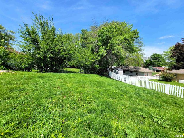 2217 CRESTVIEW Drive, Pekin, IL 61554