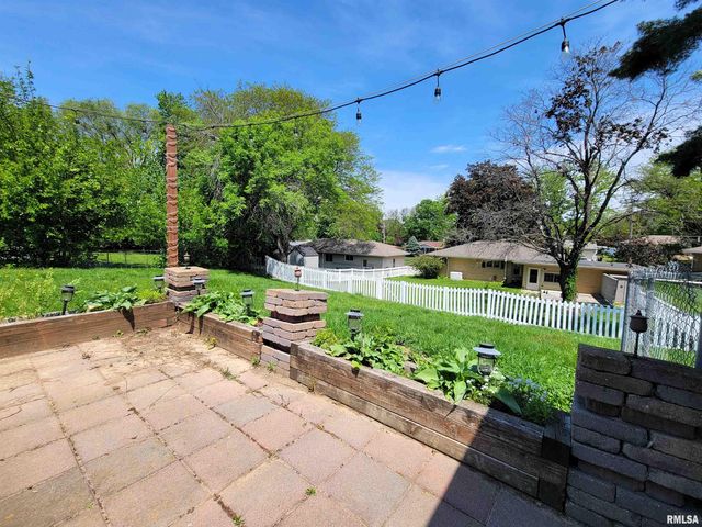 2217 CRESTVIEW Drive, Pekin, IL 61554