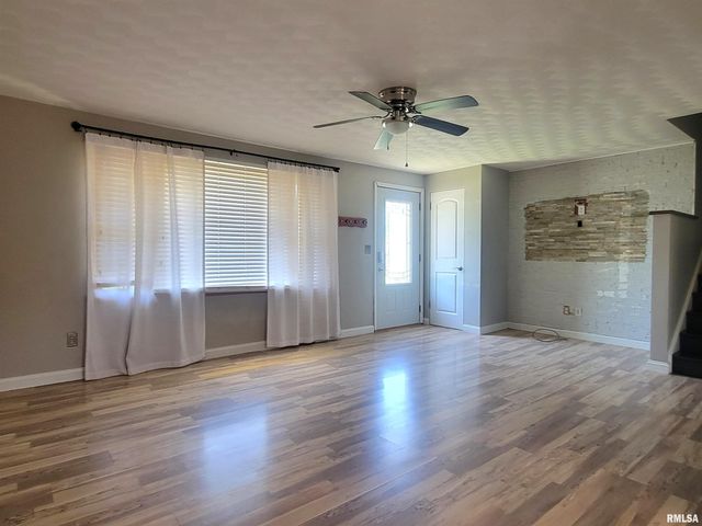2217 CRESTVIEW Drive, Pekin, IL 61554