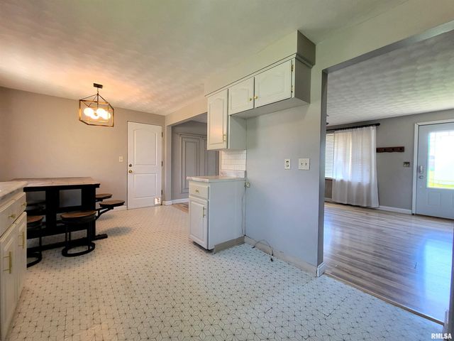 2217 CRESTVIEW Drive, Pekin, IL 61554