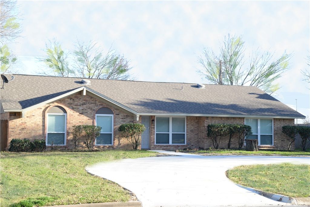 2210 Quail Hollow, Bryan, TX 77802