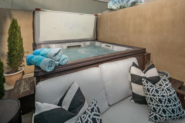 501 8th, Coronado, CA 92118