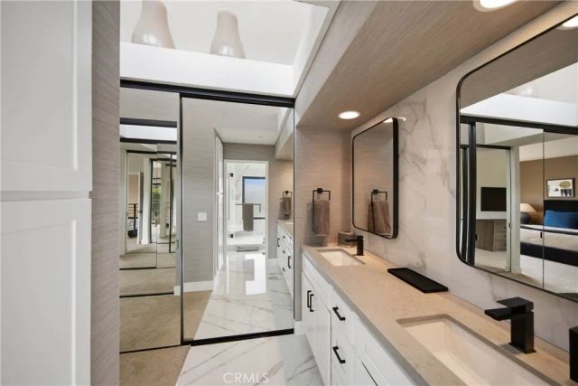 25 Canyon Island, Newport Beach, CA 92660