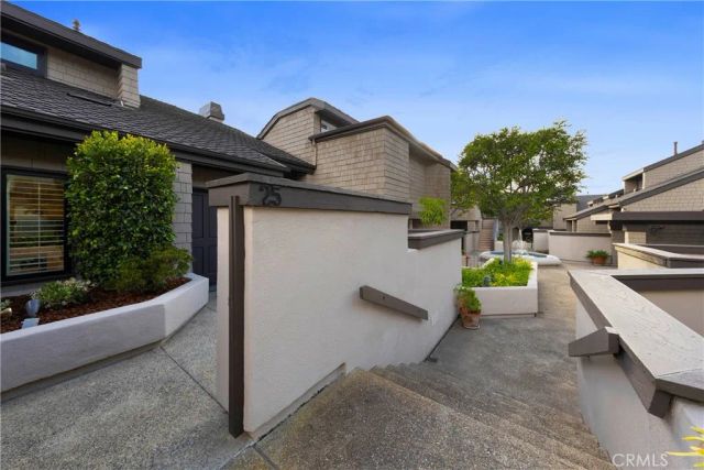 25 Canyon Island, Newport Beach, CA 92660