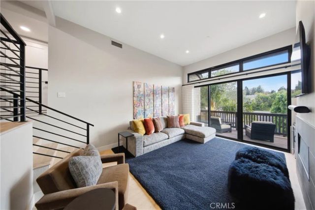 25 Canyon Island, Newport Beach, CA 92660