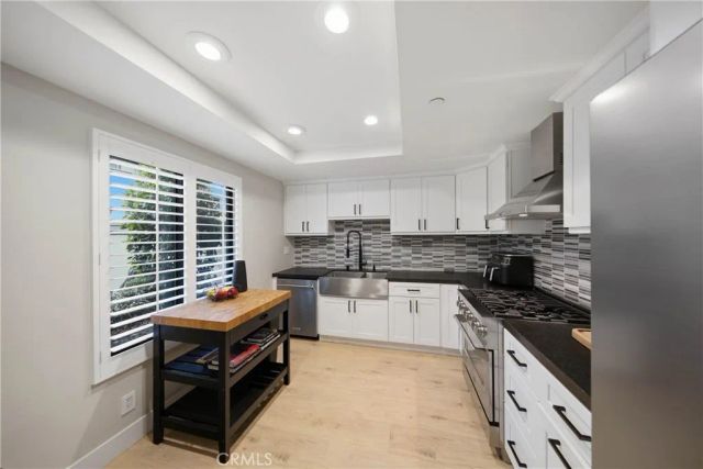 25 Canyon Island, Newport Beach, CA 92660