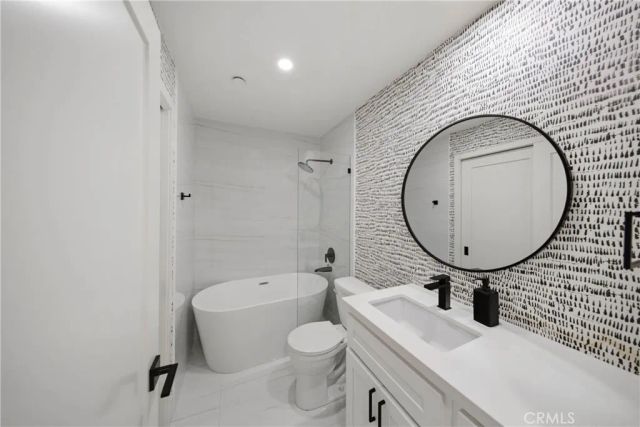 25 Canyon Island, Newport Beach, CA 92660