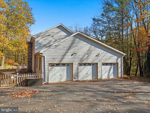 563 PENSYL CREEK RD, Stroudsburg, PA 18360