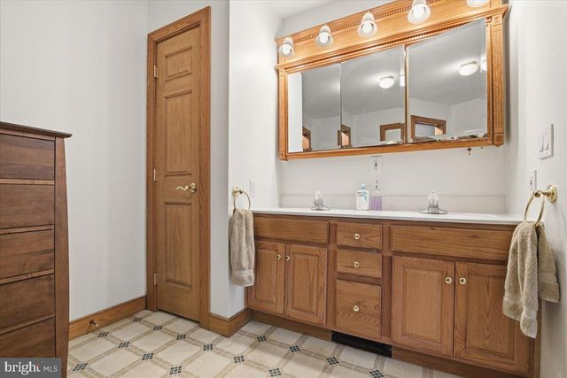 563 PENSYL CREEK RD, Stroudsburg, PA 18360