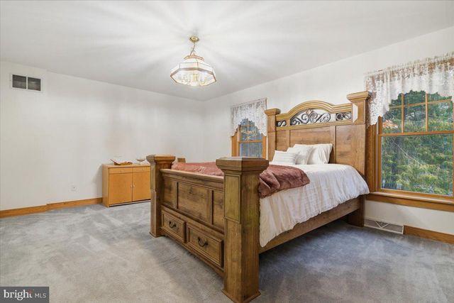 563 PENSYL CREEK RD, Stroudsburg, PA 18360