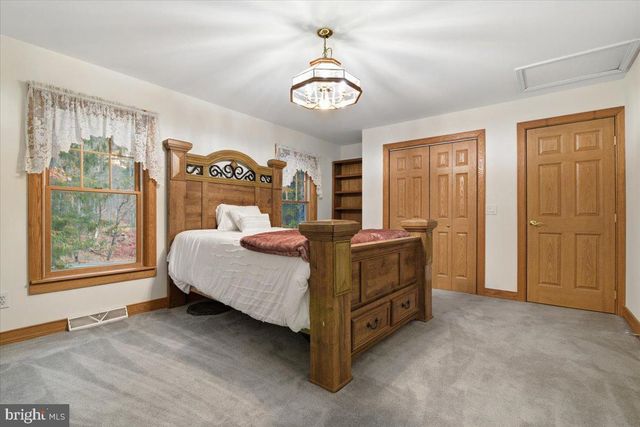 563 PENSYL CREEK RD, Stroudsburg, PA 18360