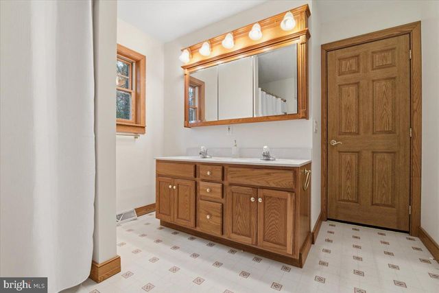 563 PENSYL CREEK RD, Stroudsburg, PA 18360