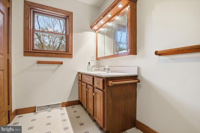 563 PENSYL CREEK RD, Stroudsburg, PA 18360