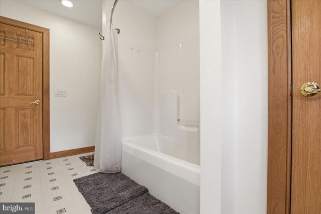 563 PENSYL CREEK RD, Stroudsburg, PA 18360