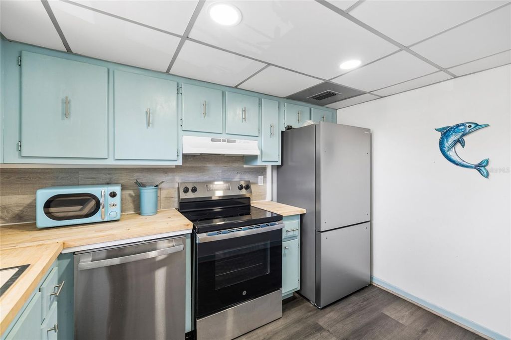 Image 3 of property listing at 2727 75TH STREET W 9A12, Bradenton, FL 34209