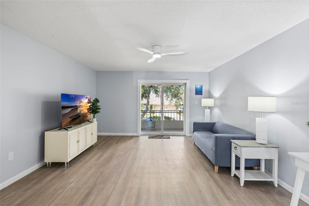 Image 9 of property listing at 2727 75TH STREET W 9A12, Bradenton, FL 34209