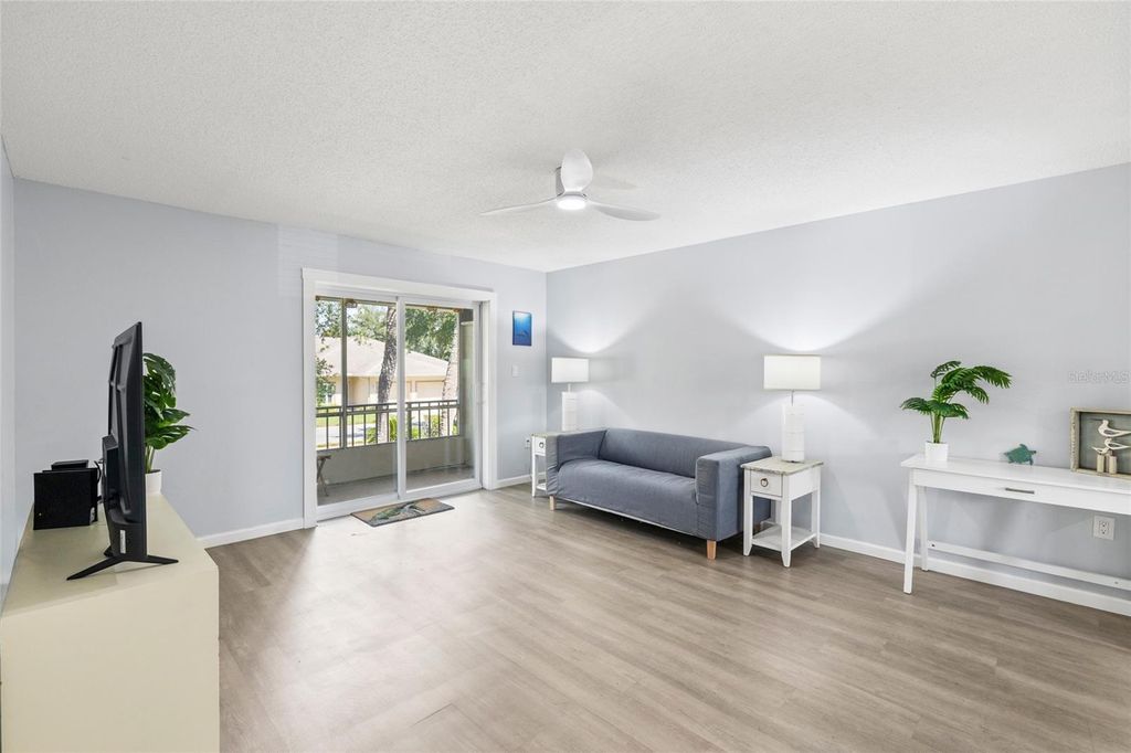 Image 10 of property listing at 2727 75TH STREET W 9A12, Bradenton, FL 34209
