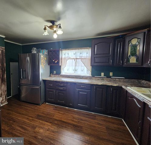 7 W CLARKE AVE, Milford, DE 19963