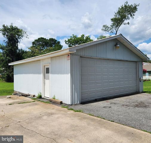 7 W CLARKE AVE, Milford, DE 19963