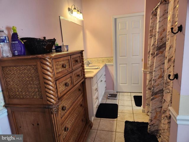 7 W CLARKE AVE, Milford, DE 19963