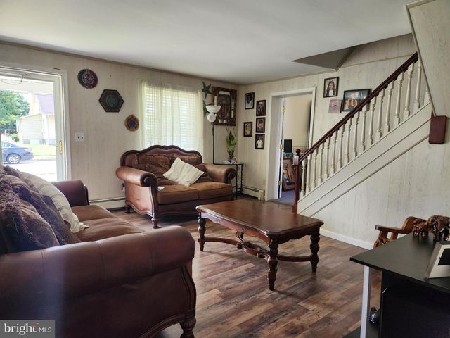 7 W CLARKE AVE, Milford, DE 19963